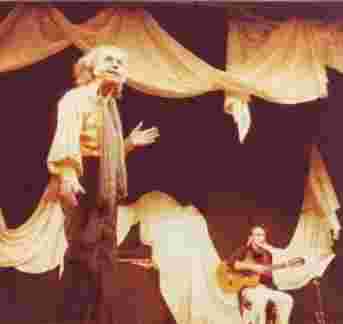 Agustín y Chicho Sánchez Ferlosio en el Teatro Lope de Vega en Sevilla. 1984. Foto de J. L. Miras