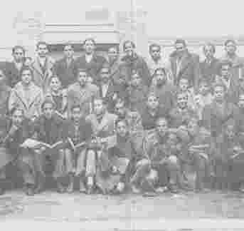 Año 1941-42. Instituto Claudio Moyano de Zamora. Sentado en la primera fila, segundo a la izquierda,